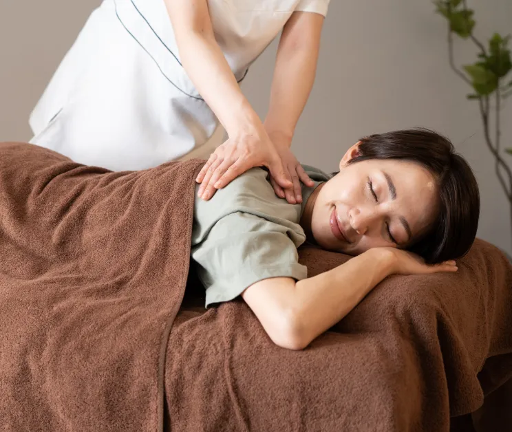 リラックスしている女性